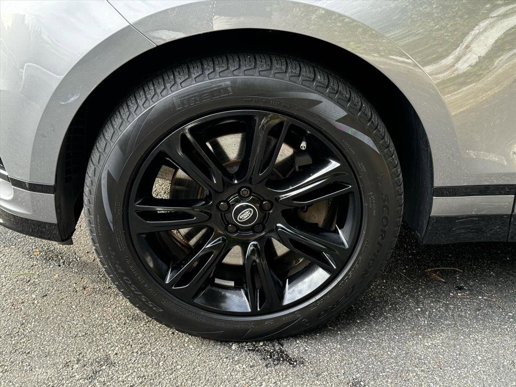 Used 2023 Land Rover Range Rover Velar R-Dynamic S image 4