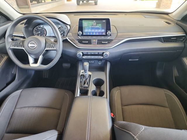 Used 2025 Nissan Altima 2.5 SV FWD image 14