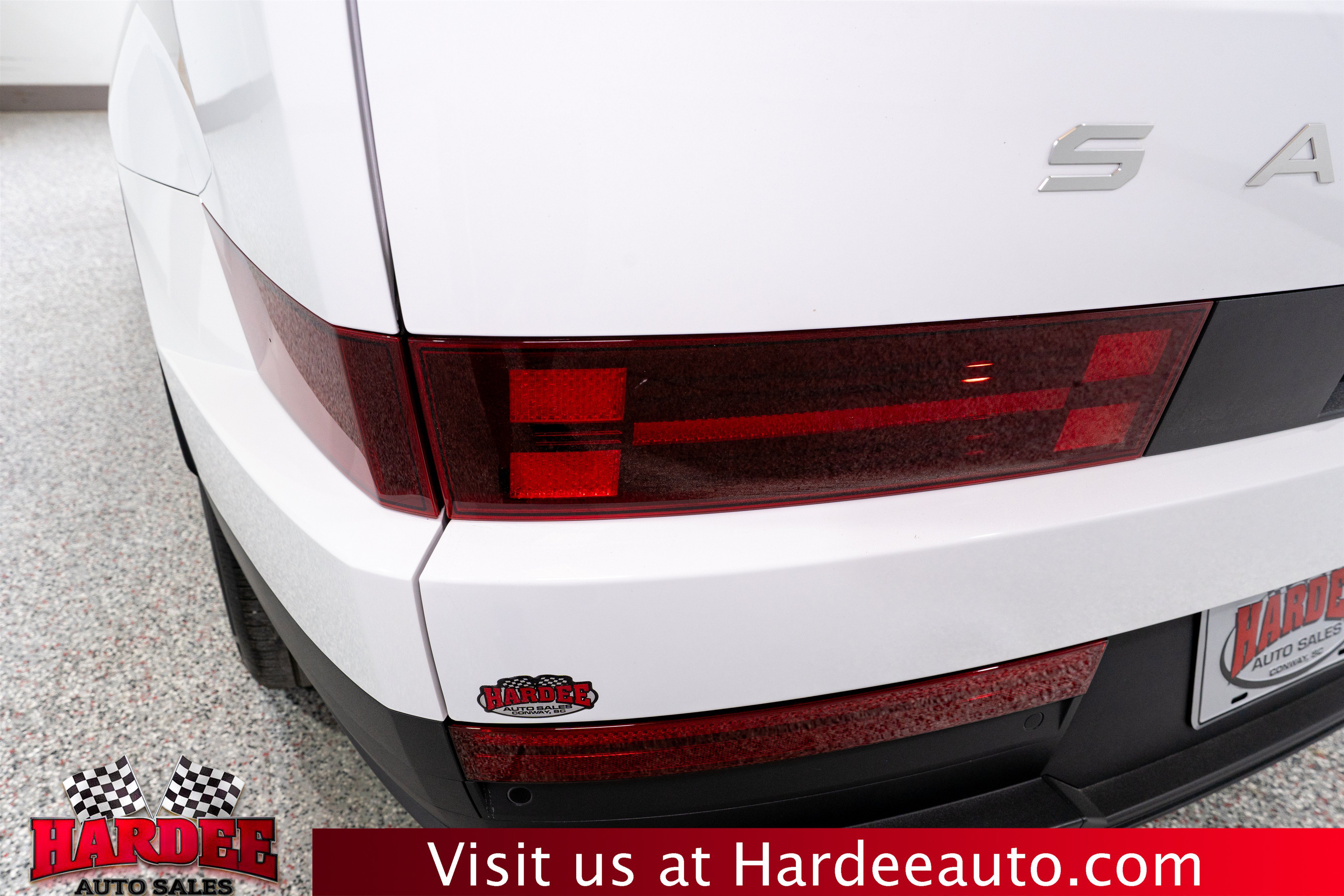 Used 2025 Hyundai Santa Fe SEL FWD image 9