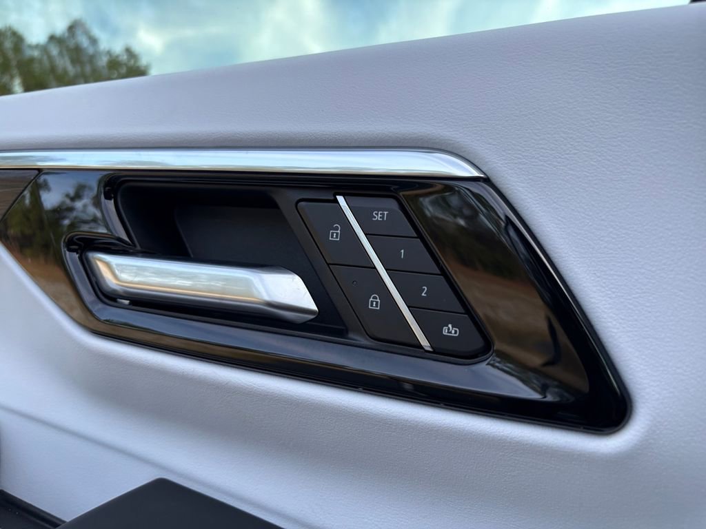 New 2026 Chevrolet Suburban Premier image 24