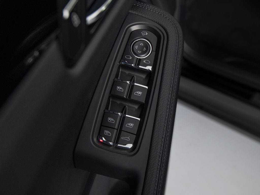 New 2026 Porsche Macan AWD/4WD image 21