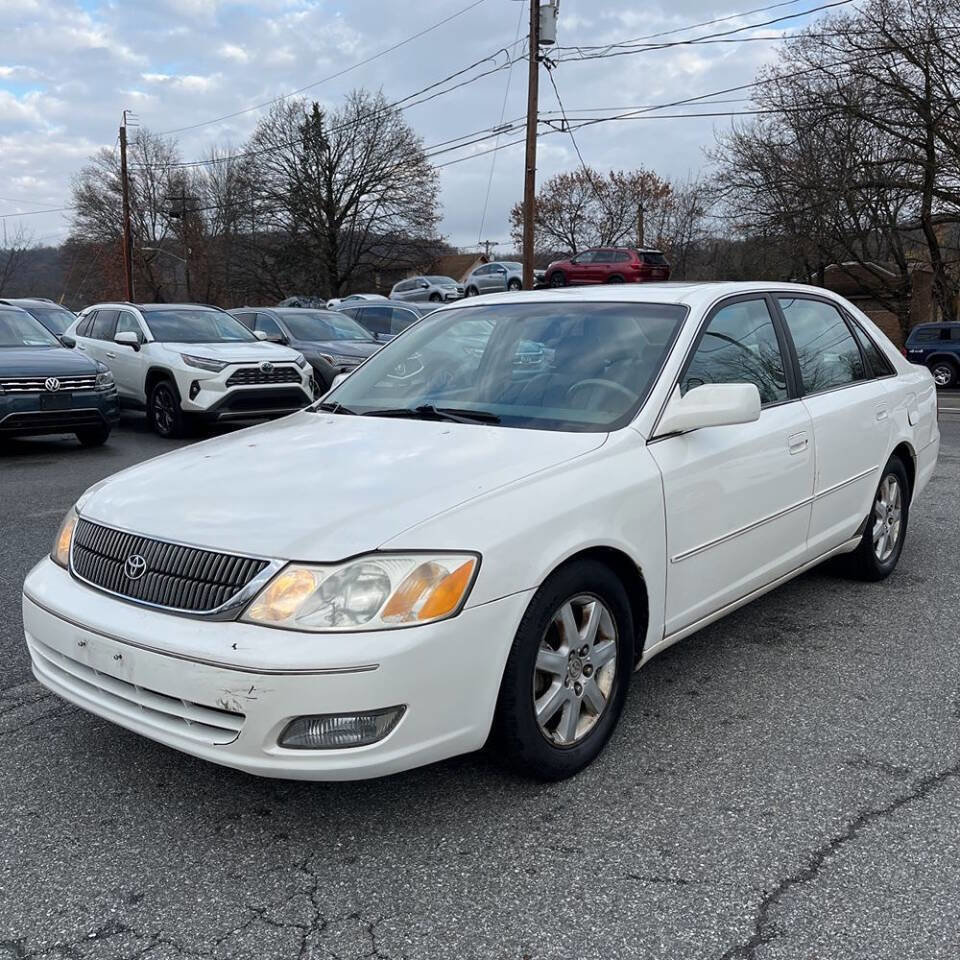 Used 2000 Toyota Avalon XLS image 1