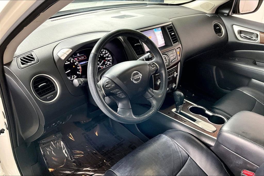 Used 2018 Nissan Pathfinder Platinum image 13