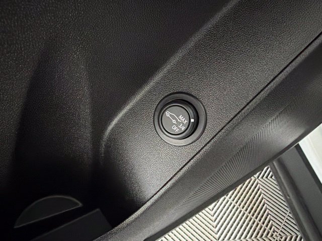 Used 2024 Chevrolet Equinox LT FWD image 16