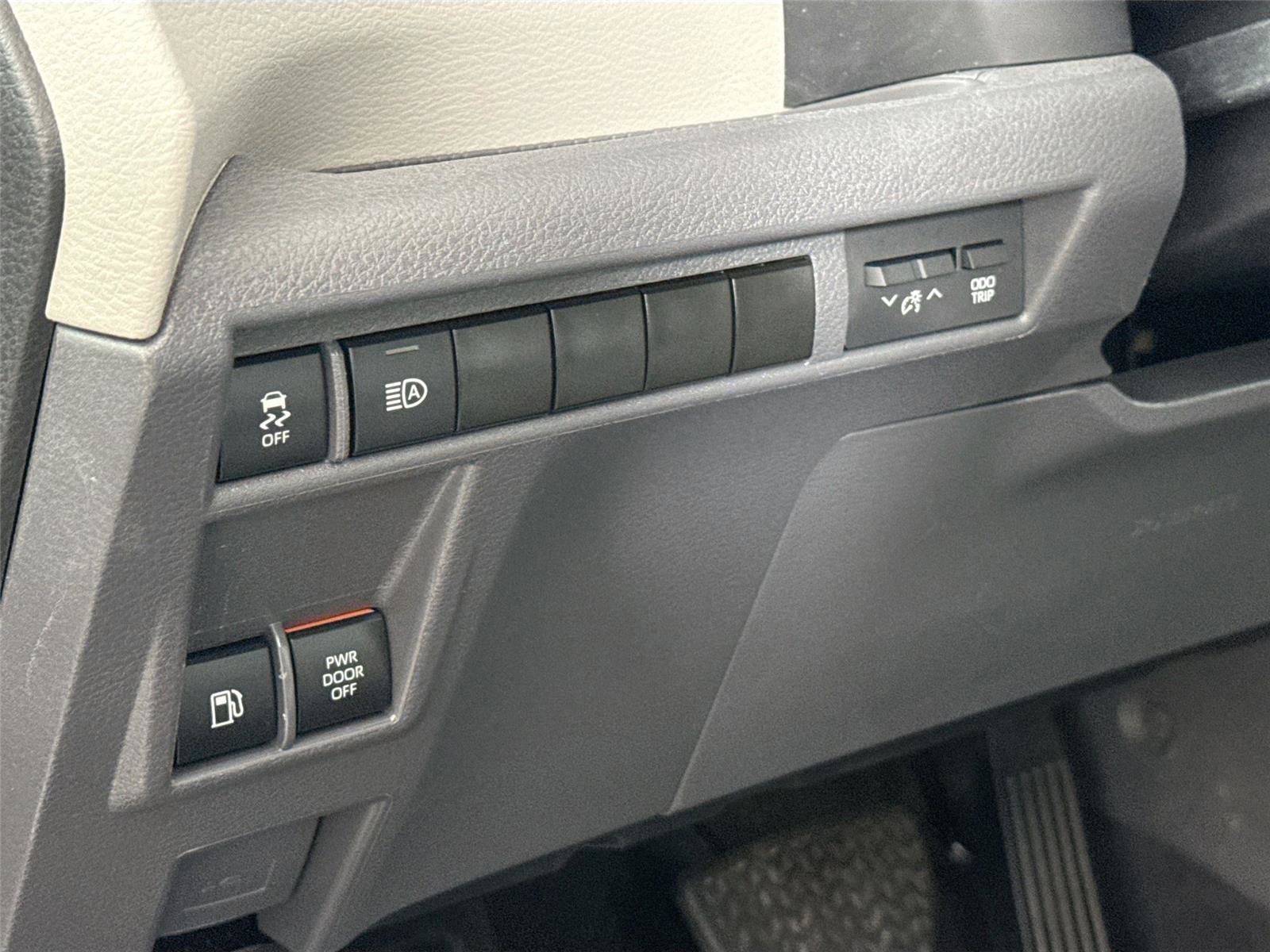 Certified 2024 Toyota Sienna XLE FWD image 15