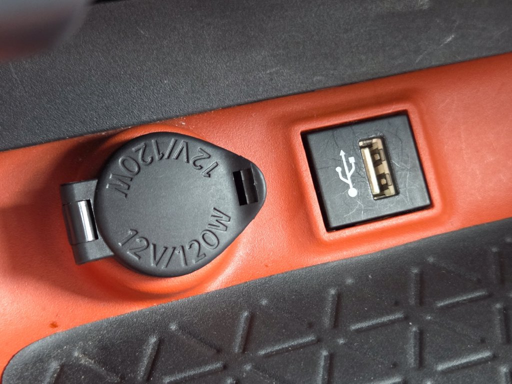 Used 2023 Toyota RAV4 Adventure AWD/4WD image 4