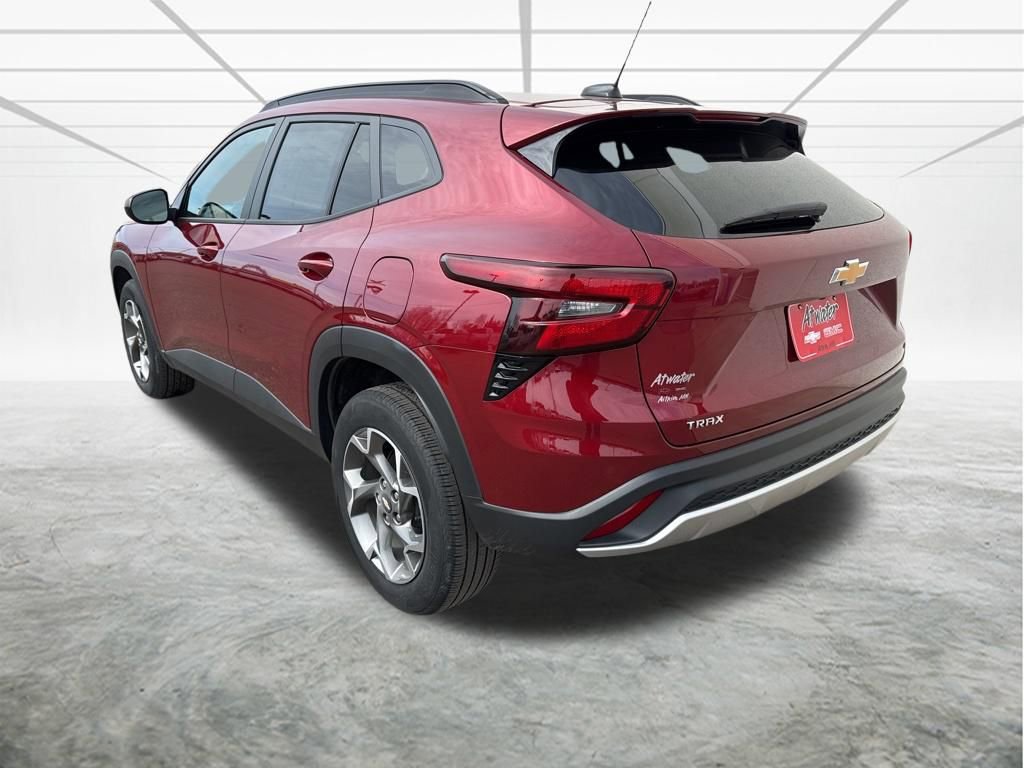Used 2025 Chevrolet Trax LT image 3
