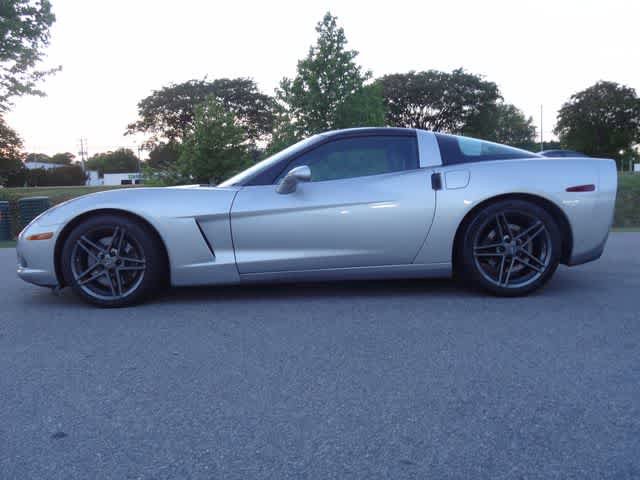 Used 2005 Chevrolet Corvette Coupe w/ Preferred Equipment Group RWD image 2