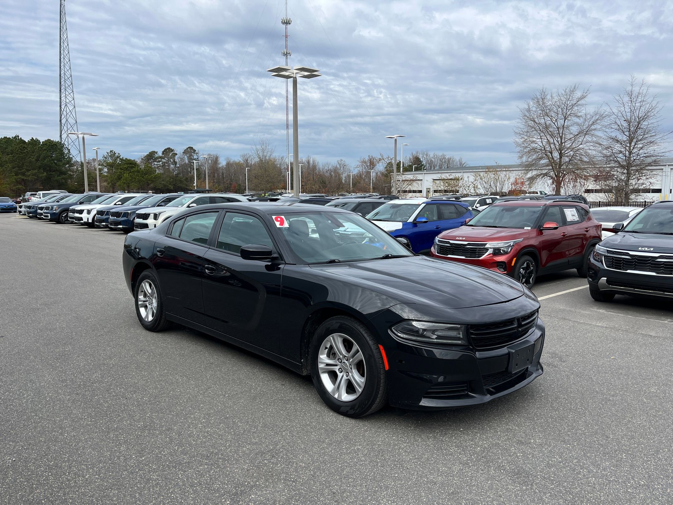 Used 2019 Dodge Charger SXT image 11