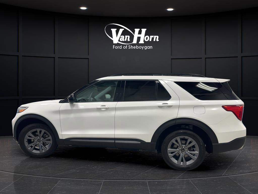 Used 2024 Ford Explorer XLT w/ Equipment Group 202A AWD/4WD image 4