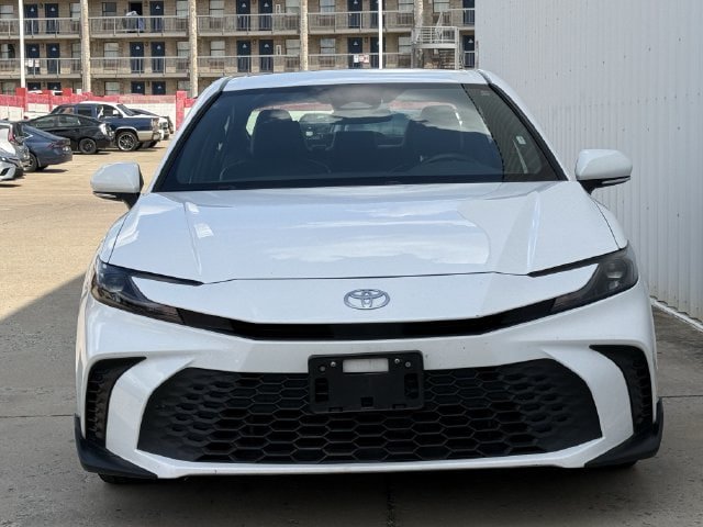 Used 2025 Toyota Camry SE FWD image 8