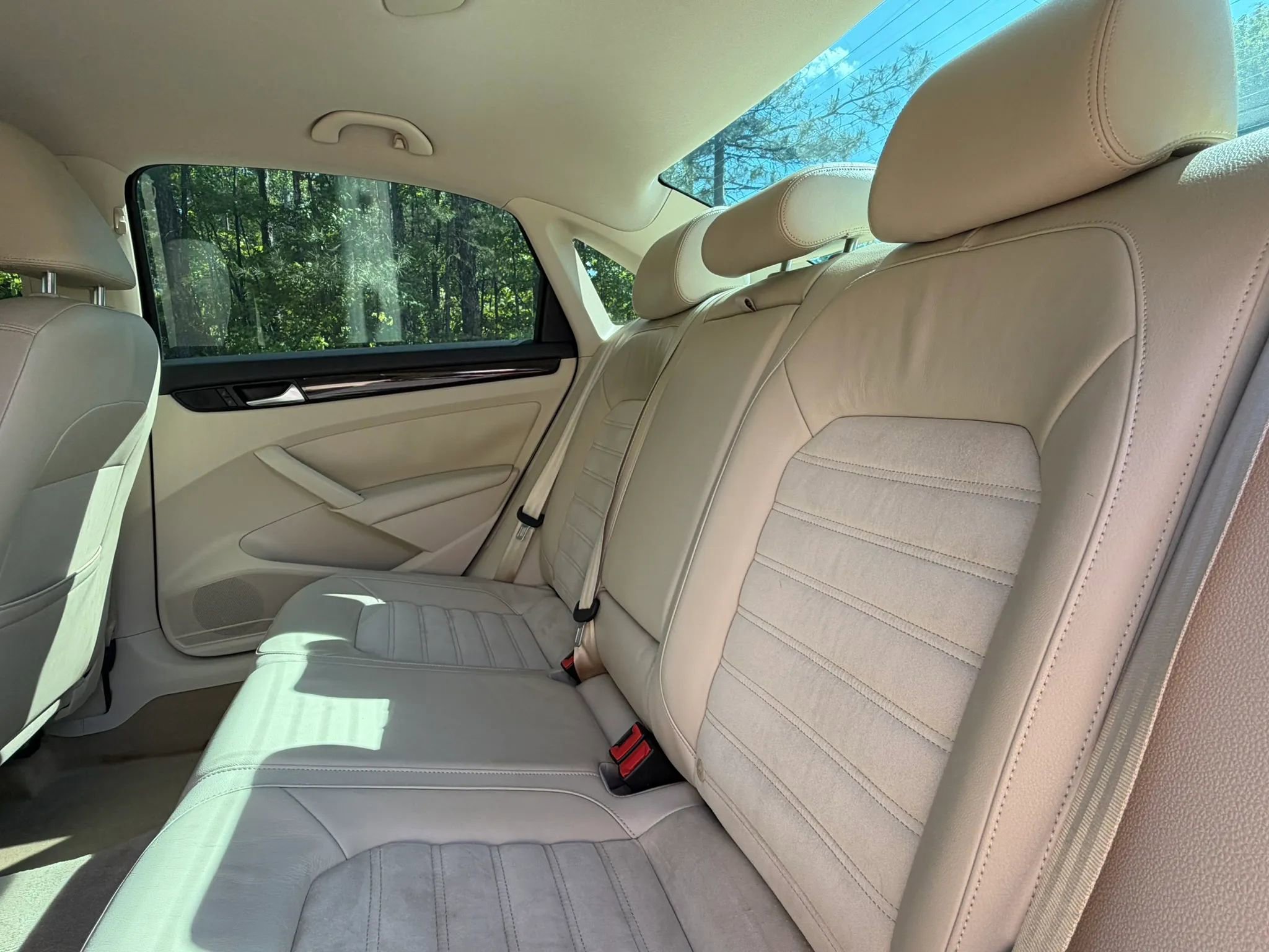 Used 2014 Volkswagen Passat TDI SEL Premium FWD image 19