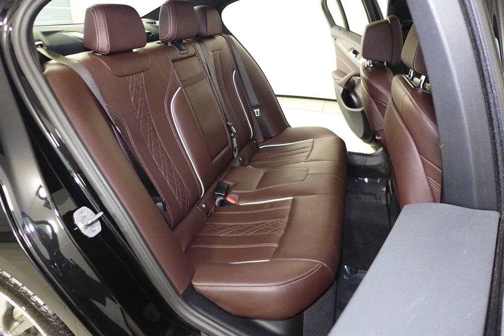 Certified 2023 BMW 530e w/ Premium Package image 19