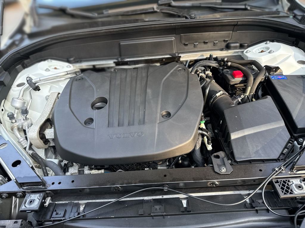 Used 2022 Volvo XC60 B5 Momentum image 18