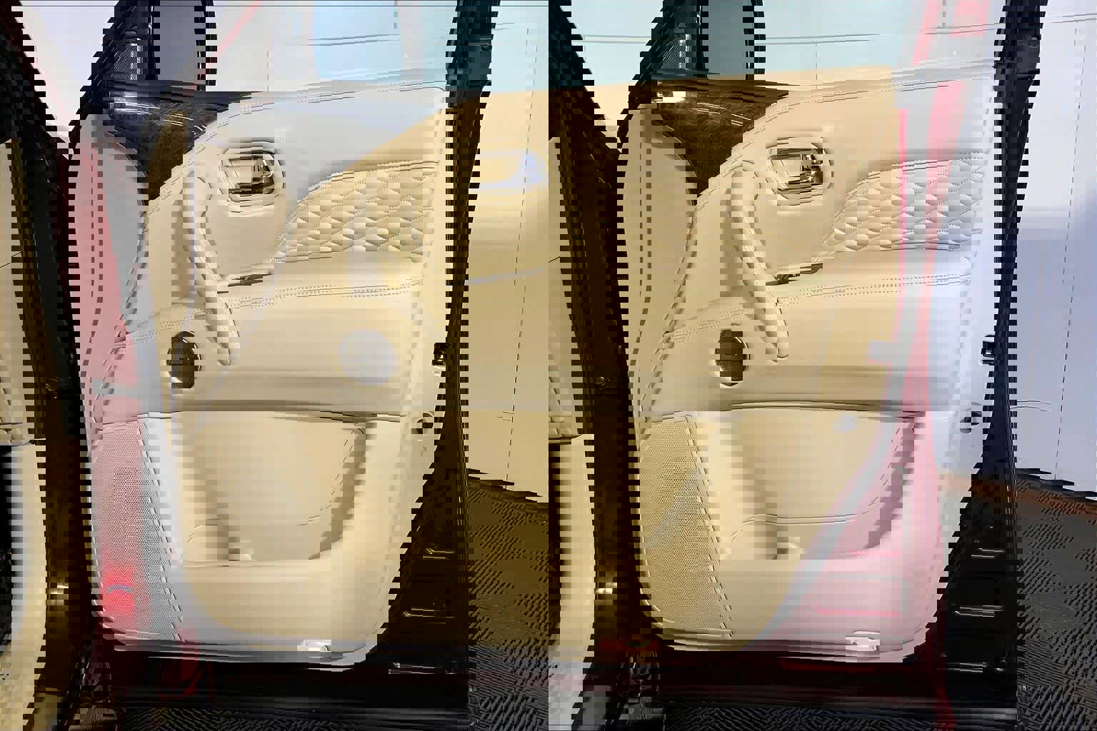 Used 2021 INFINITI QX80 Sensory w/ Cargo Package image 23