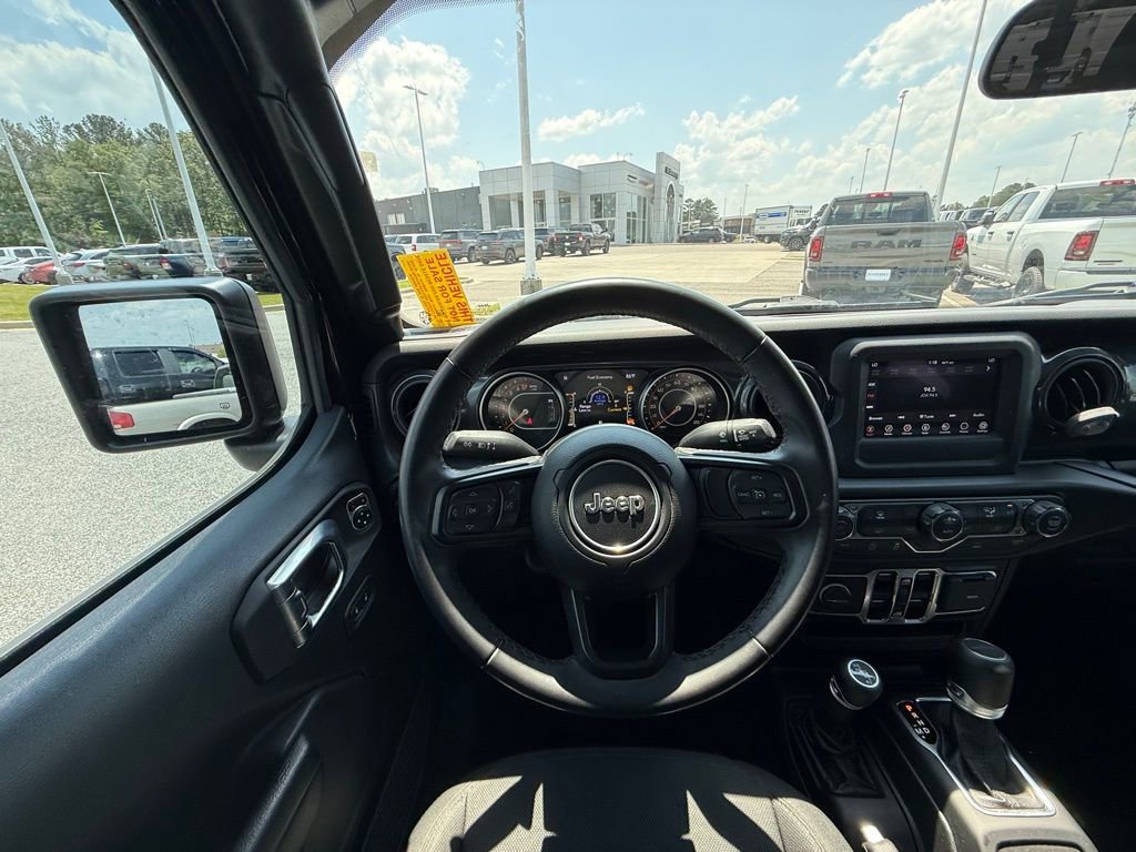 Used 2022 Jeep Gladiator Sport AWD/4WD image 12
