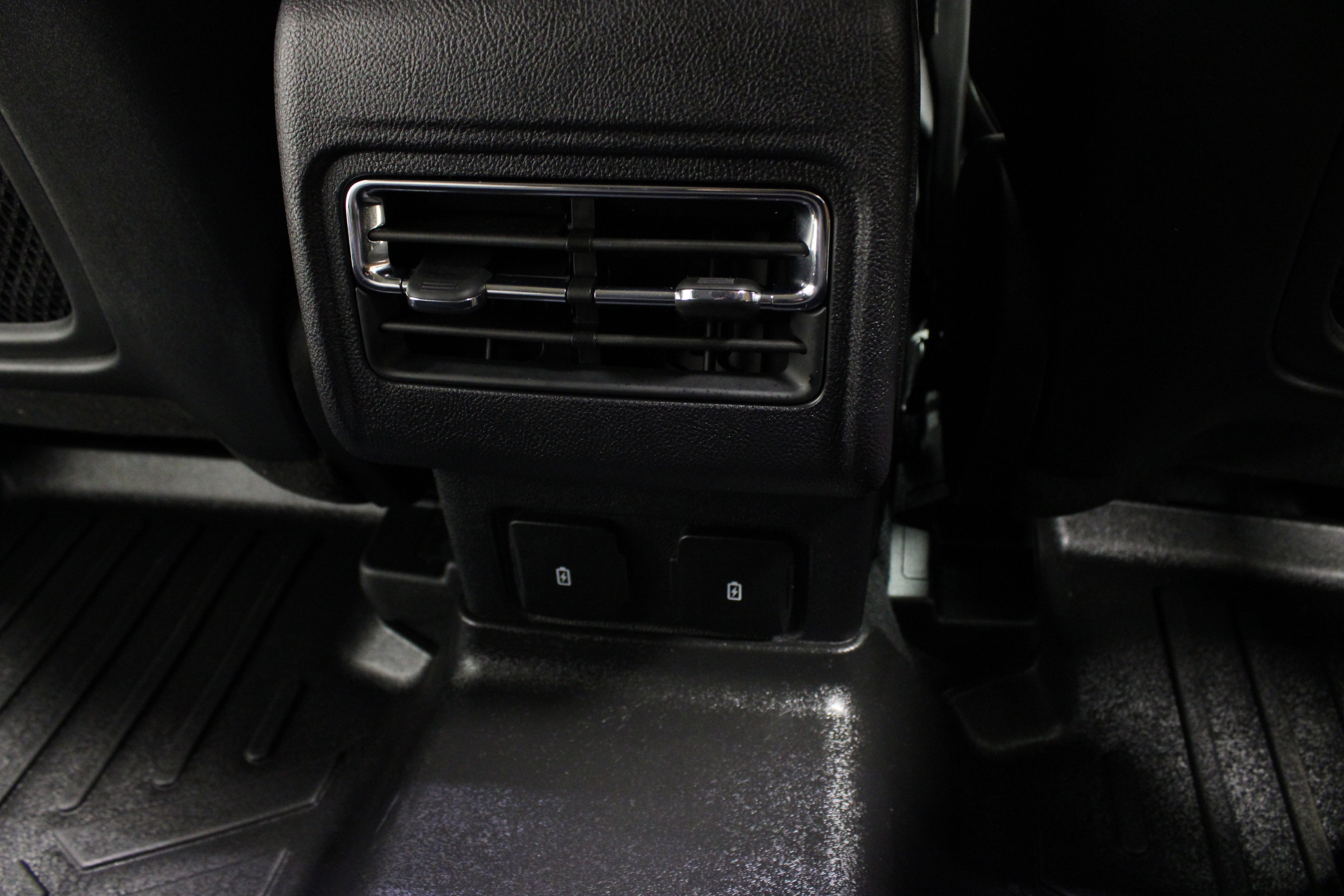 Used 2023 Lincoln Corsair Reserve image 16