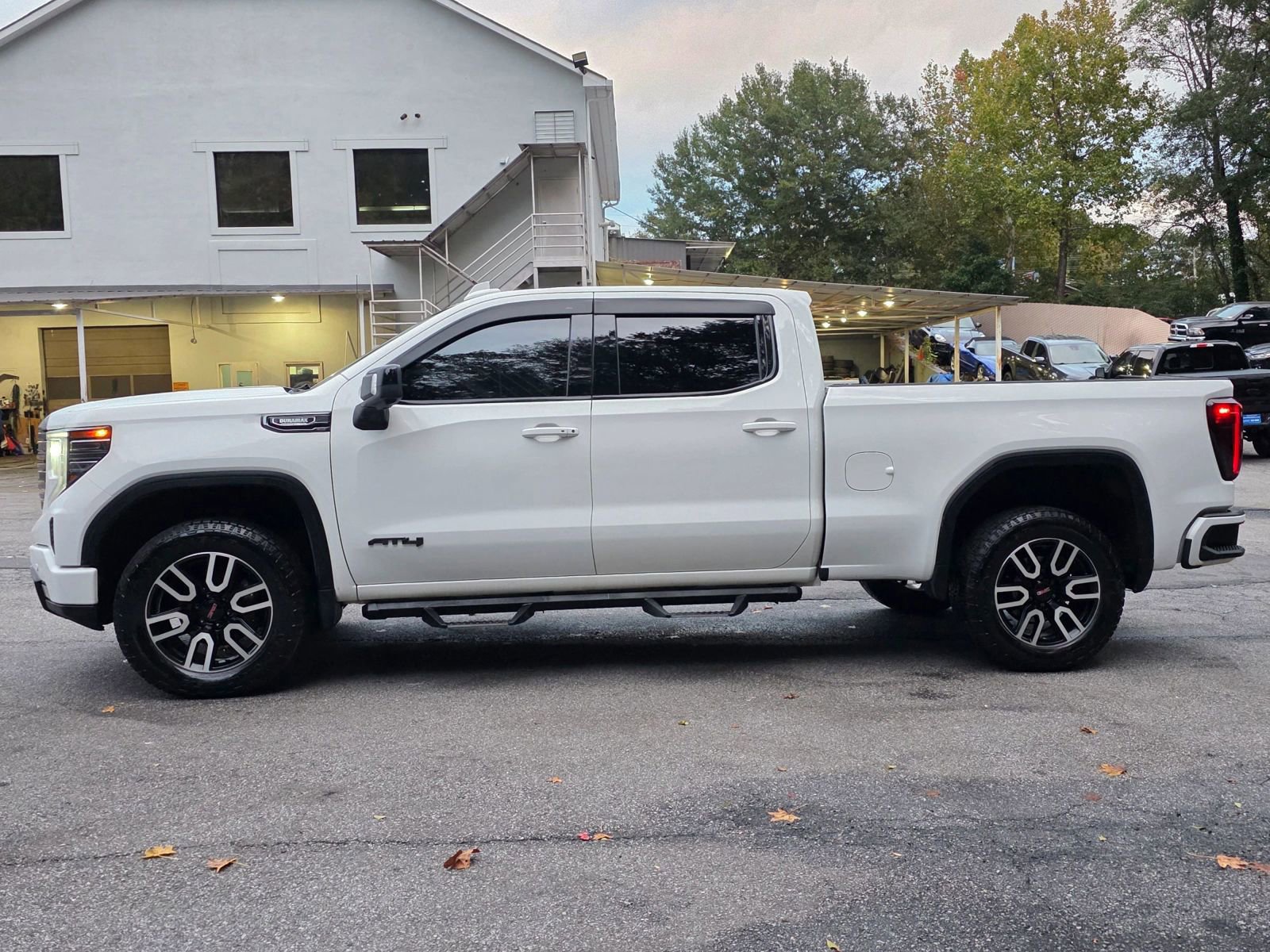 Used 2023 GMC Sierra 1500 AT4 AWD/4WD image 5