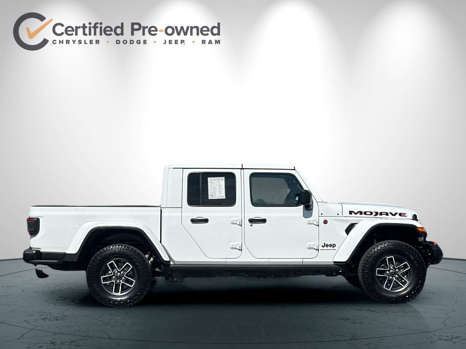 Used 2024 Jeep Gladiator Mojave AWD/4WD image 3