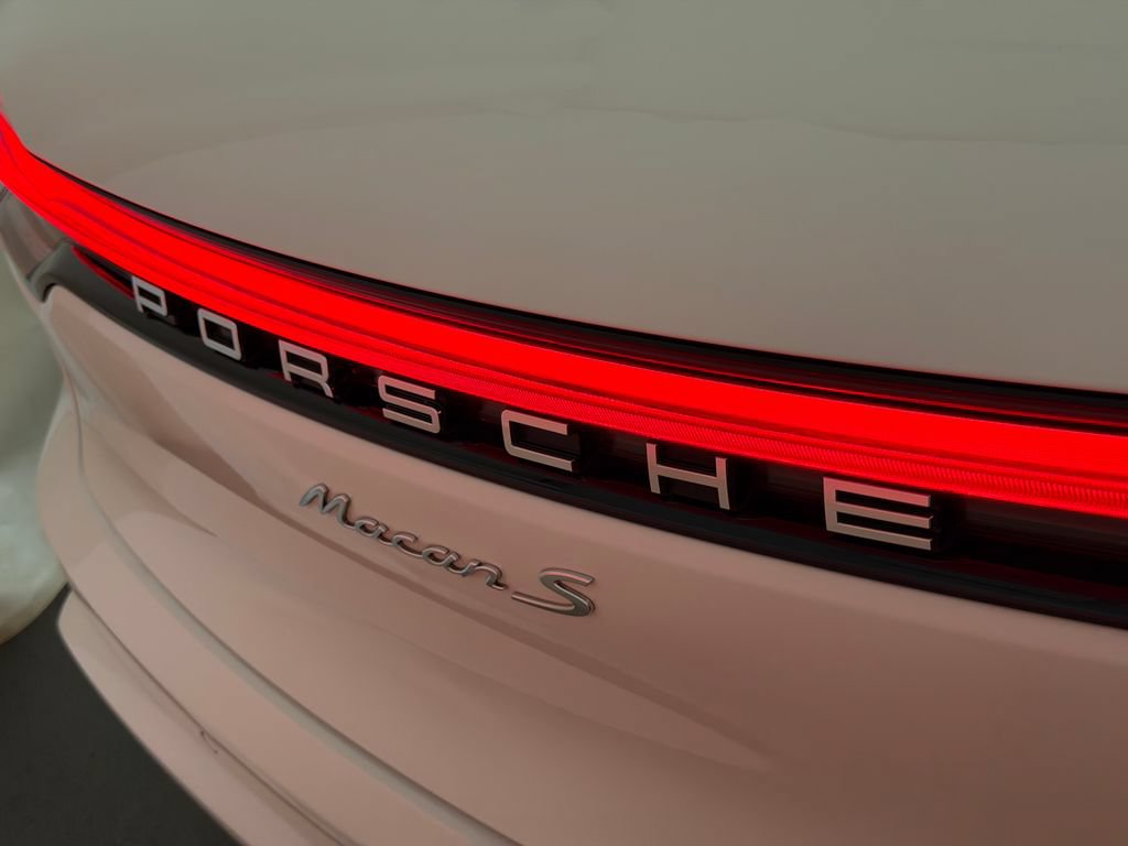 Certified 2023 Porsche Macan S AWD/4WD image 25