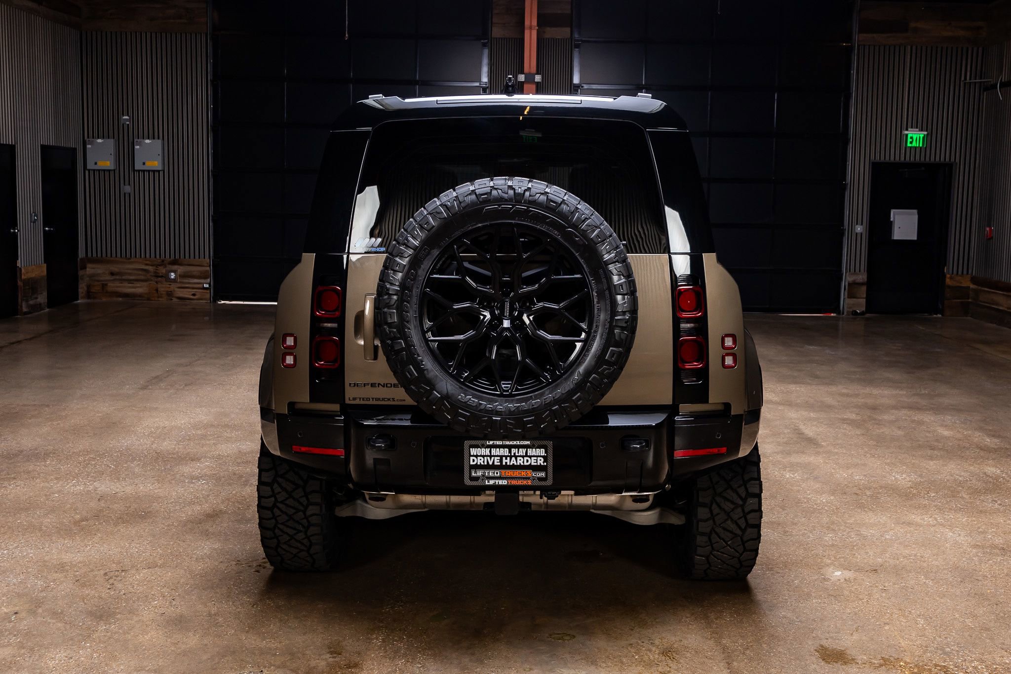 Used 2025 Land Rover Defender 110 X-Dynamic SE image 8