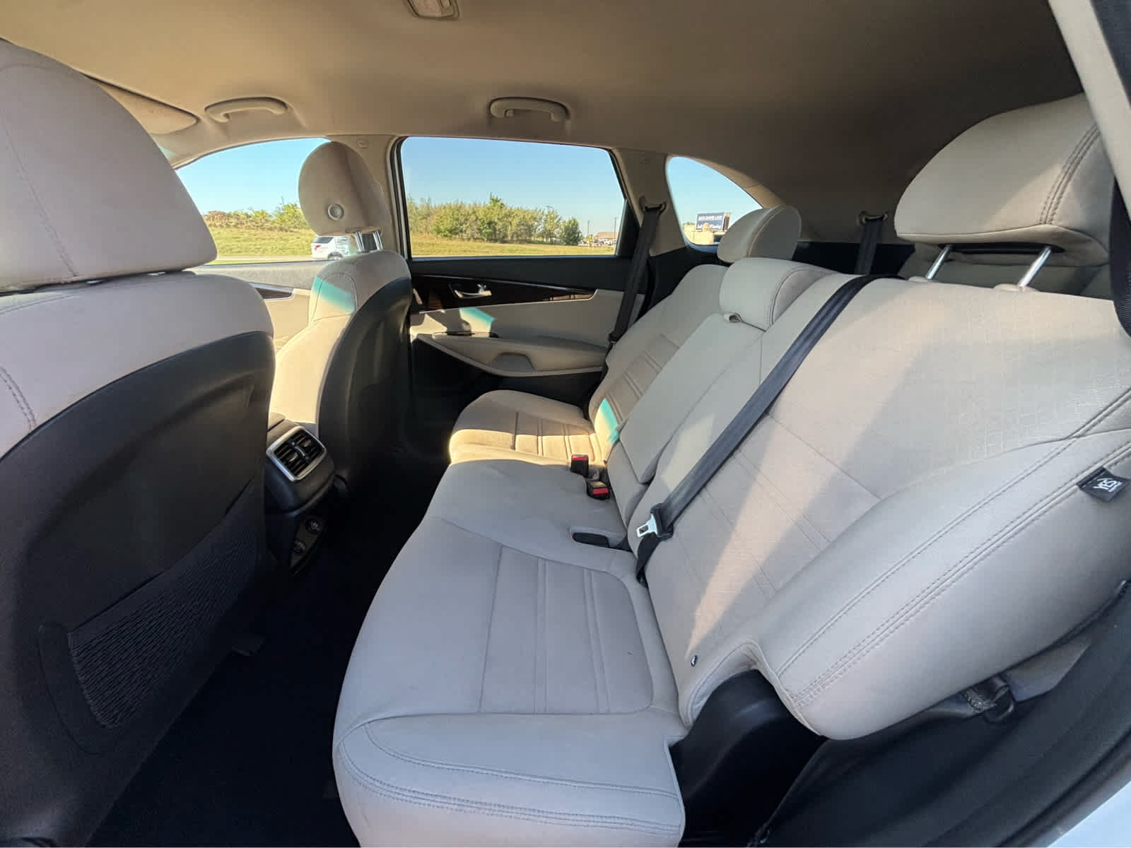Used 2020 Kia Sorento LX FWD image 14