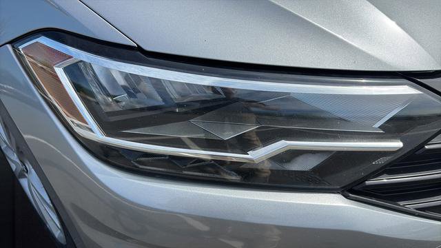 Used 2020 Volkswagen Jetta R-Line w/ R-Line Cold Weather Package FWD image 27