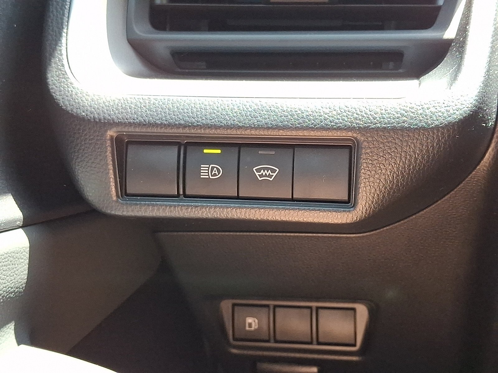 Used 2025 Toyota Prius LE FWD image 26