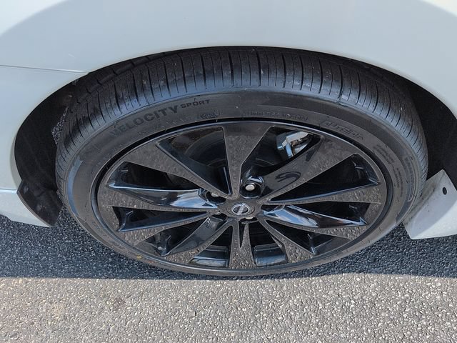Used 2023 Nissan Maxima SR w/ Sport Mat Group FWD image 9