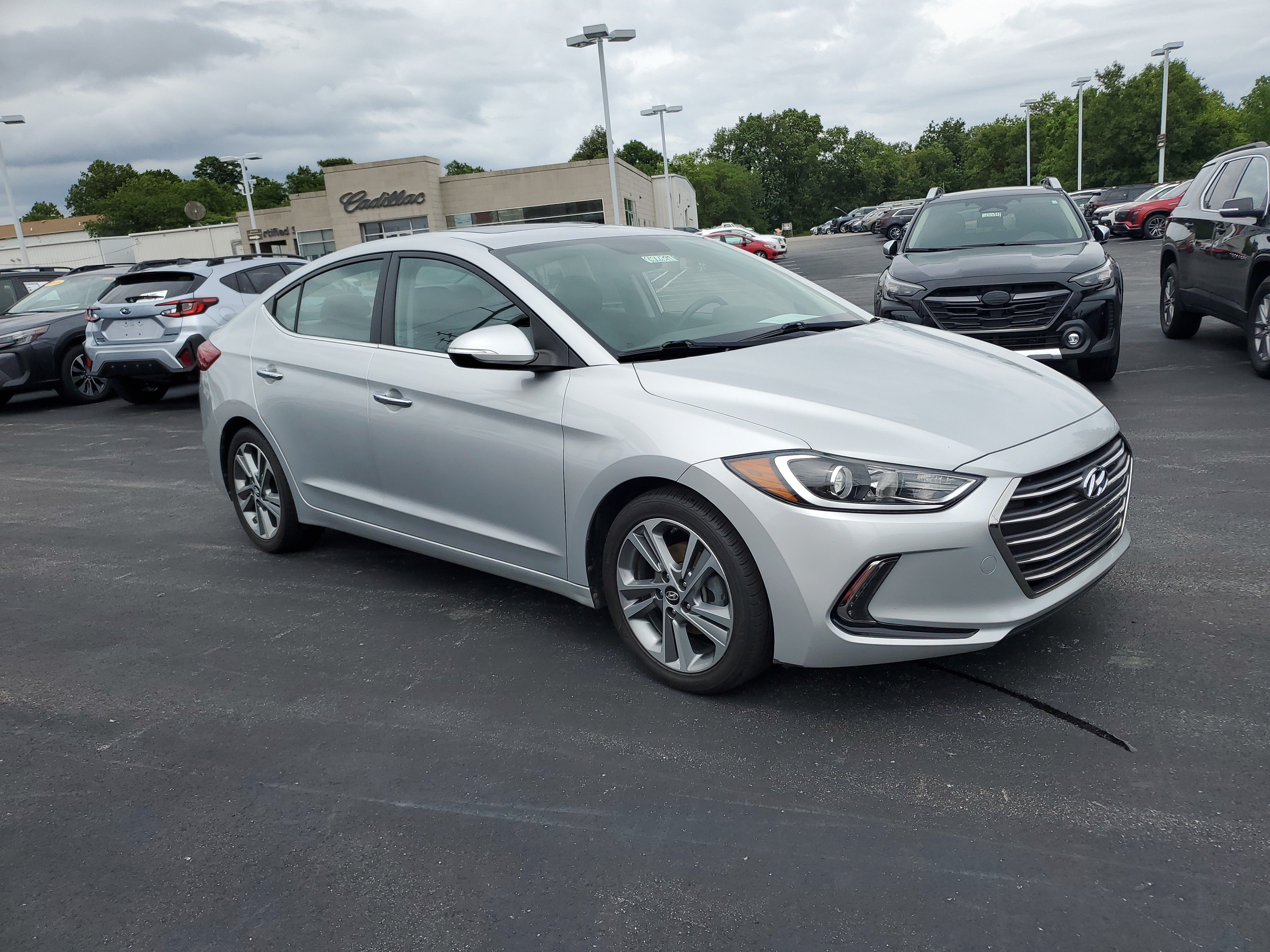 Used 2017 Hyundai Elantra Limited w/ Limited Tech Package 08 FWD image 4