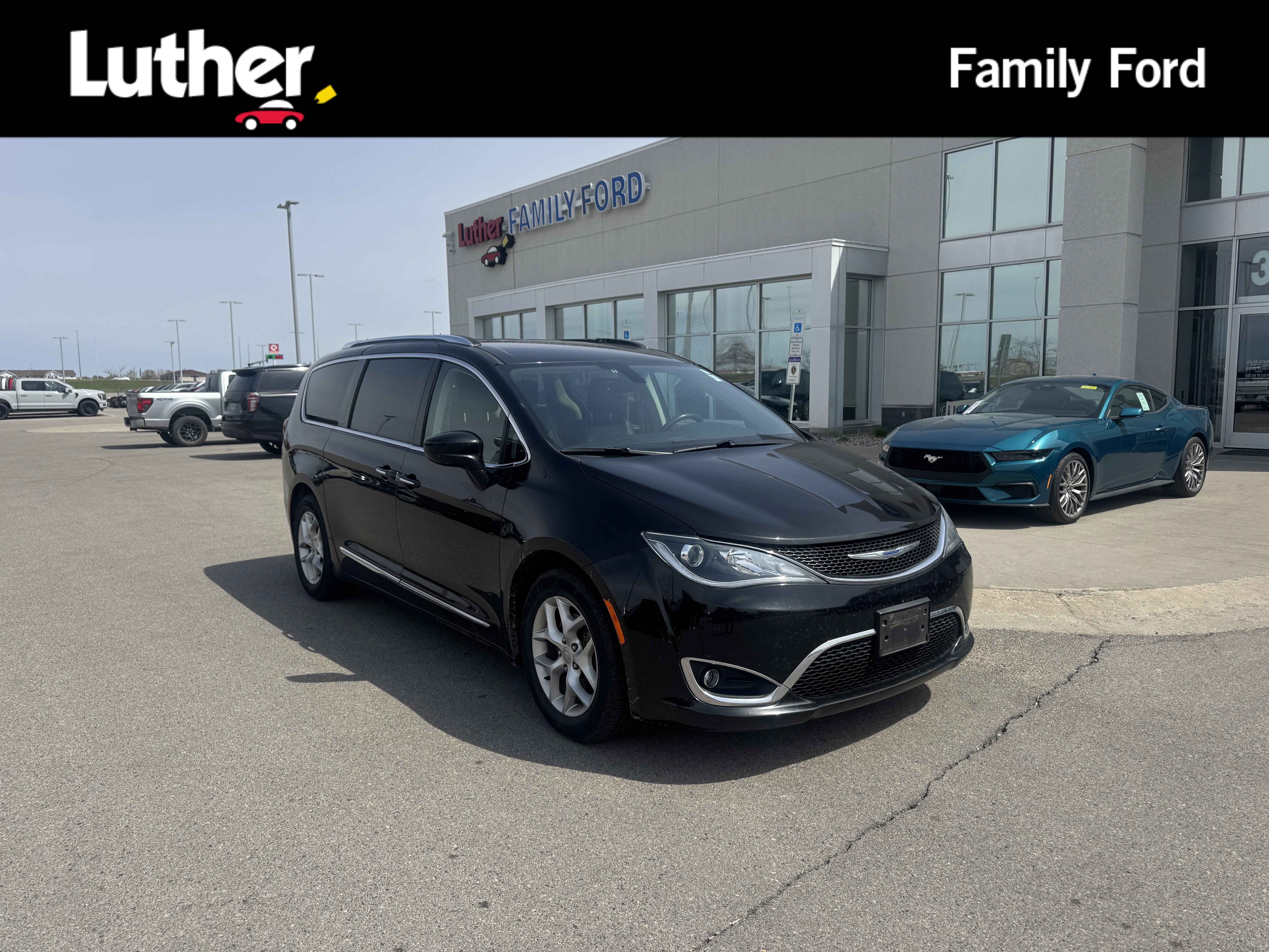 Used 2019 Chrysler Pacifica Touring-L w/ Tire & Wheel Group