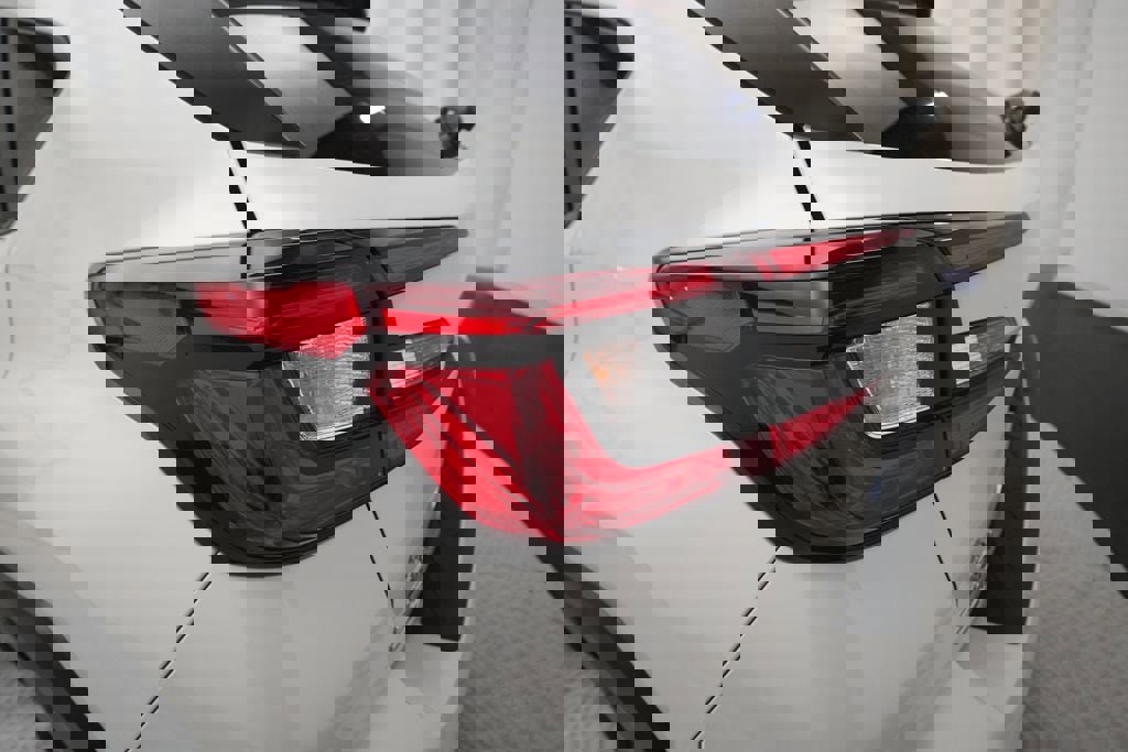 Certified 2024 Subaru Crosstrek 2.0i Premium image 32