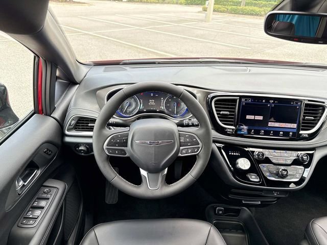 New 2026 Chrysler Pacifica Select image 15