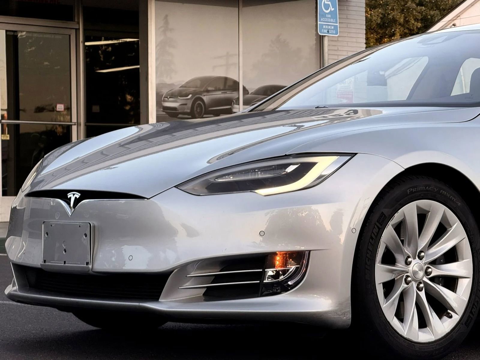 Used 2016 Tesla Model S 70D AWD/4WD image 4