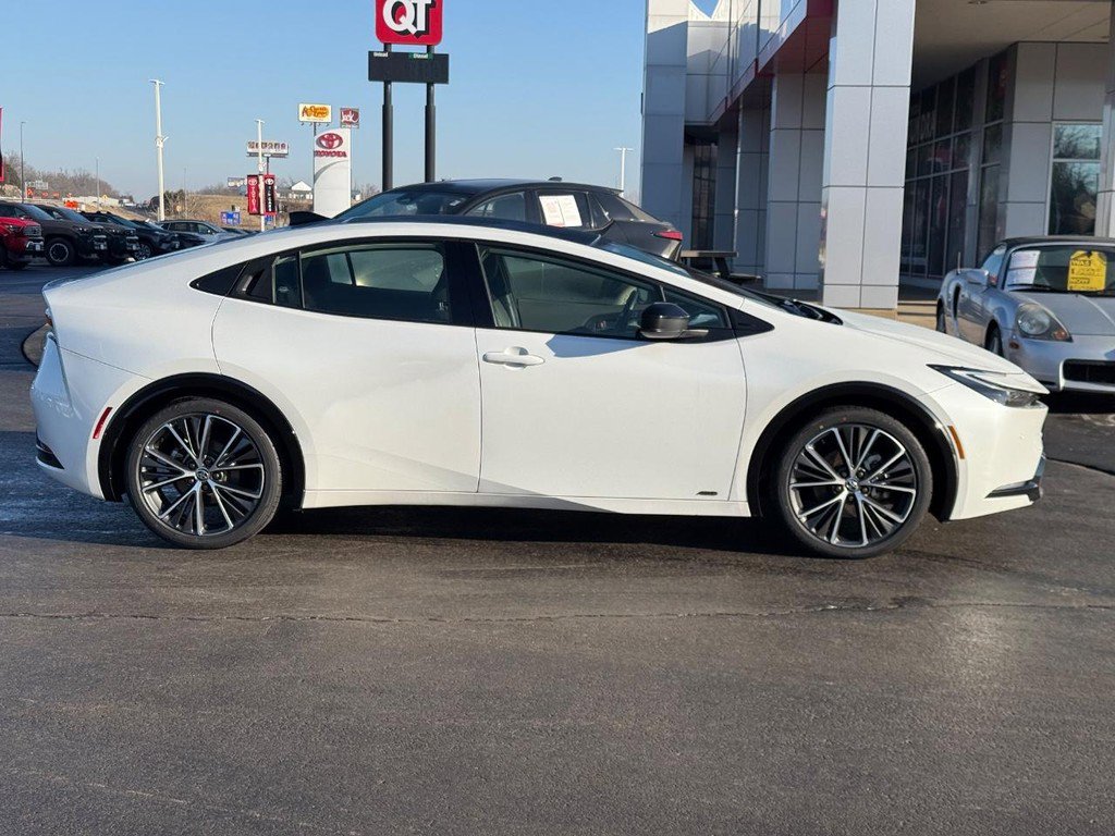 Used 2024 Toyota Prius XLE image 2