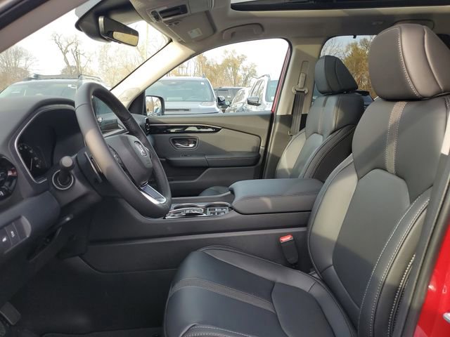 New 2025 Honda Pilot Touring image 13
