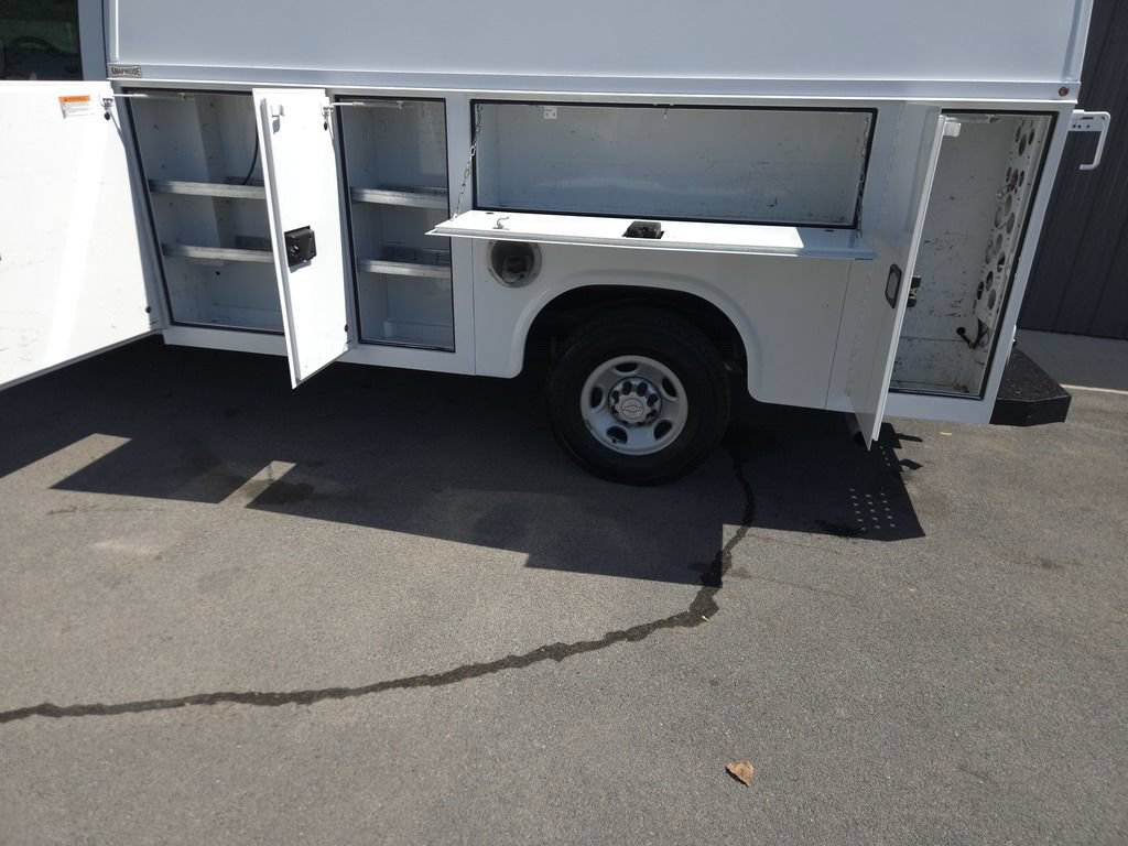 Used 2019 Chevrolet Express 3500 w/ Power Convenience Package RWD image 4