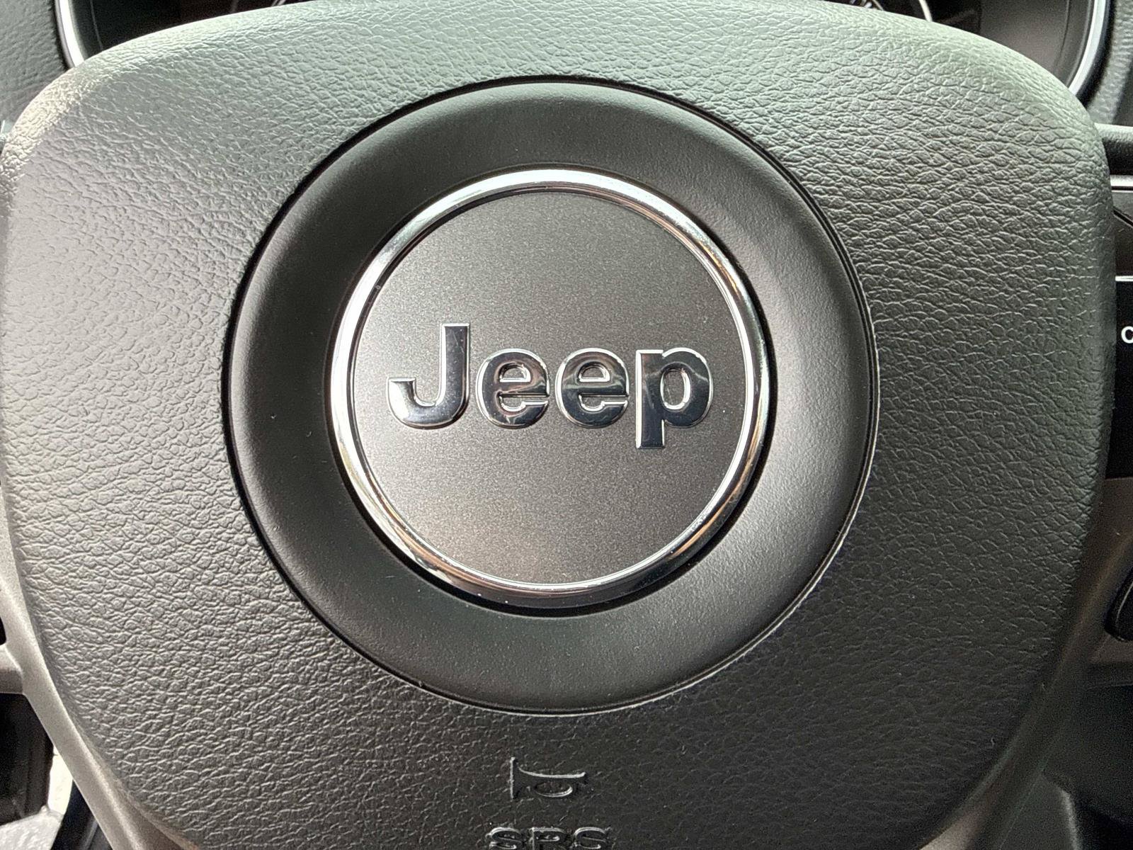 Used 2020 Jeep Cherokee Latitude Plus w/ Comfort/Convenience Group AWD/4WD image 36
