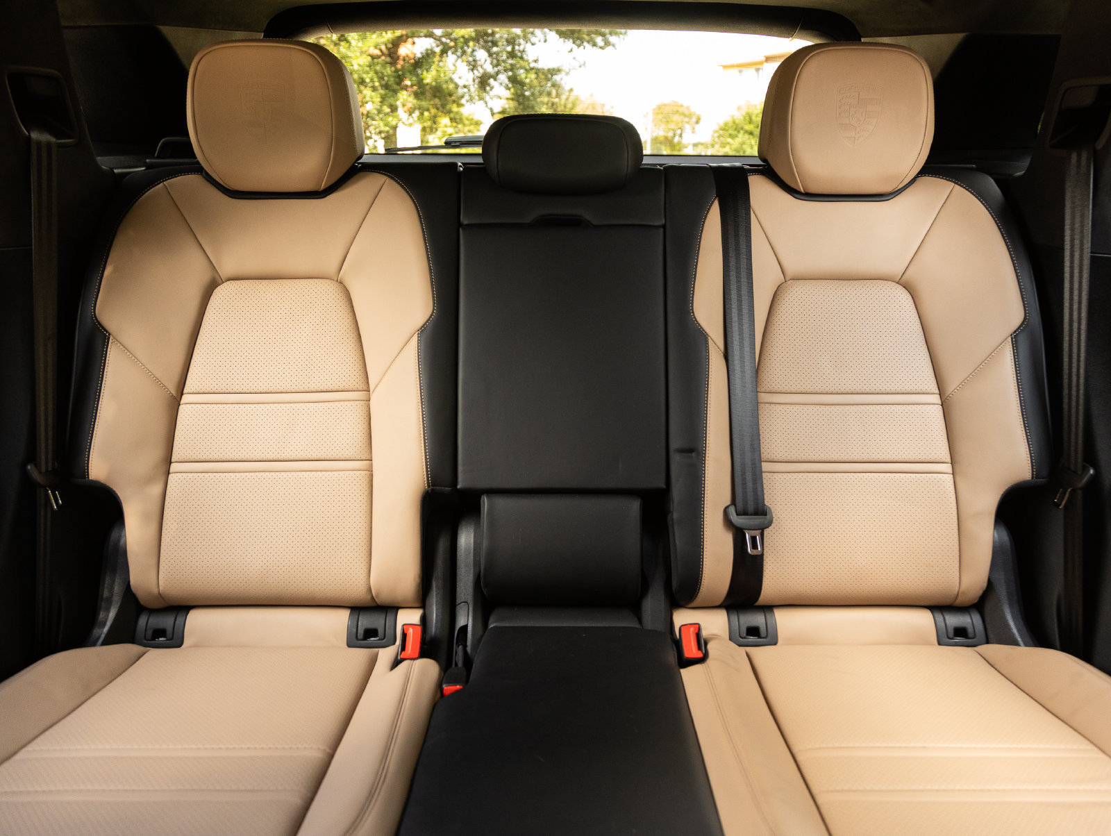 Certified 2025 Porsche Cayenne GTS AWD/4WD image 28