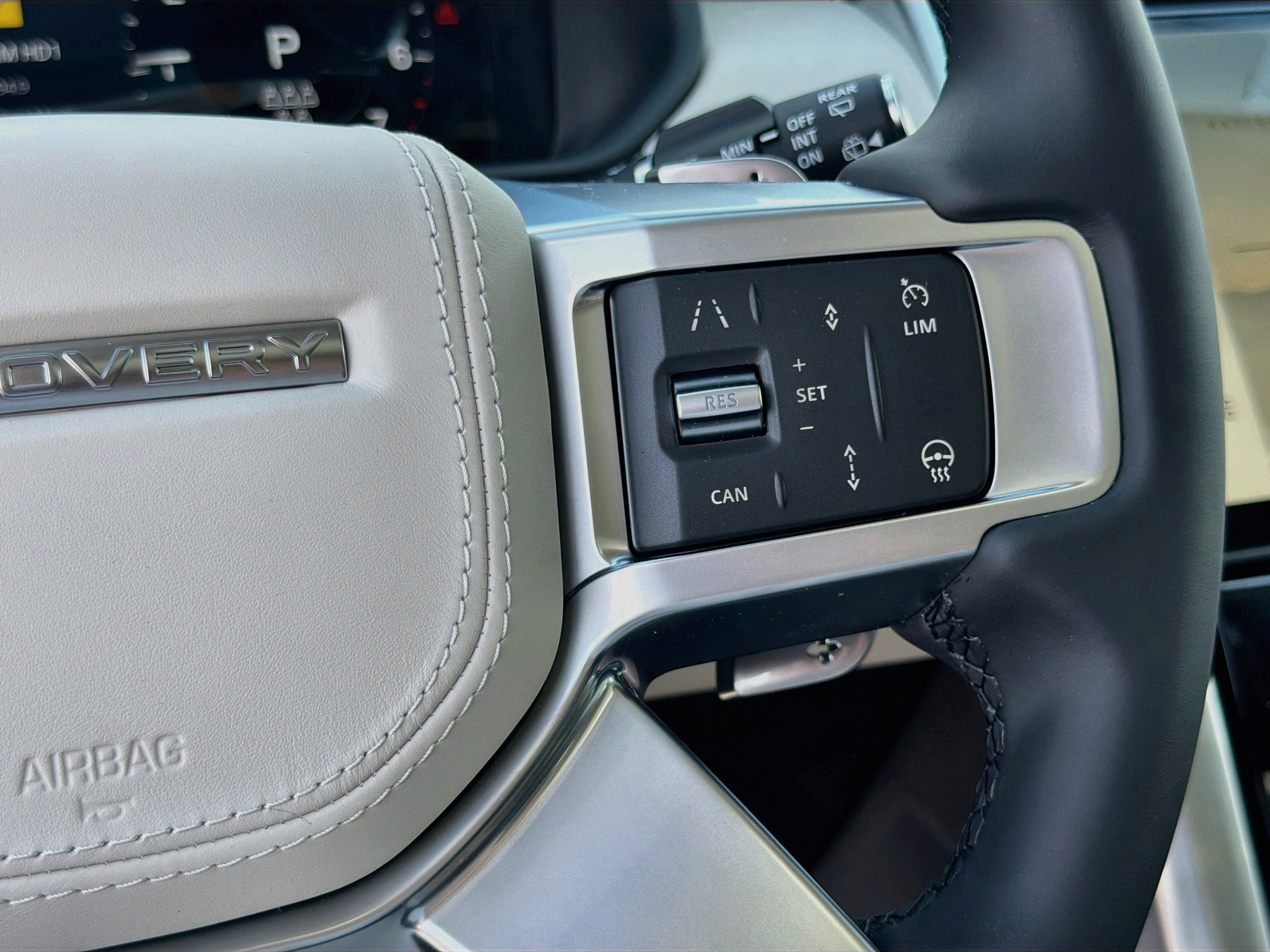 New 2026 Land Rover Discovery Limited Edition AWD/4WD image 40