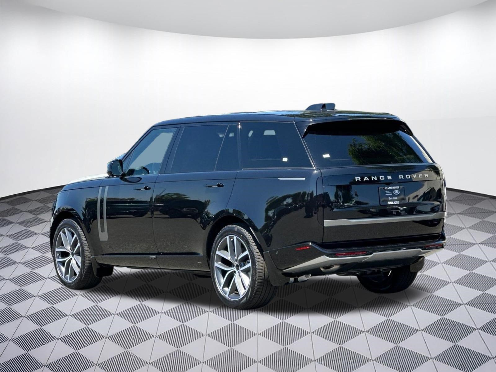 New 2026 Land Rover Range Rover Long Wheelbase SE AWD/4WD image 3
