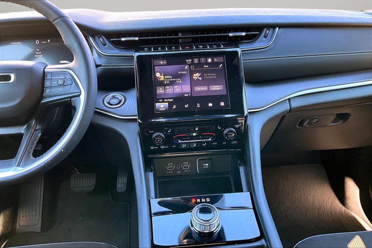 Certified 2023 Jeep Grand Cherokee Altitude AWD/4WD image 11