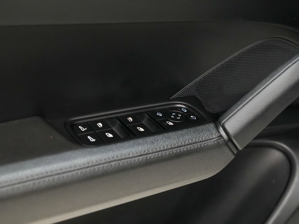Certified 2024 Porsche Cayenne AWD/4WD image 23