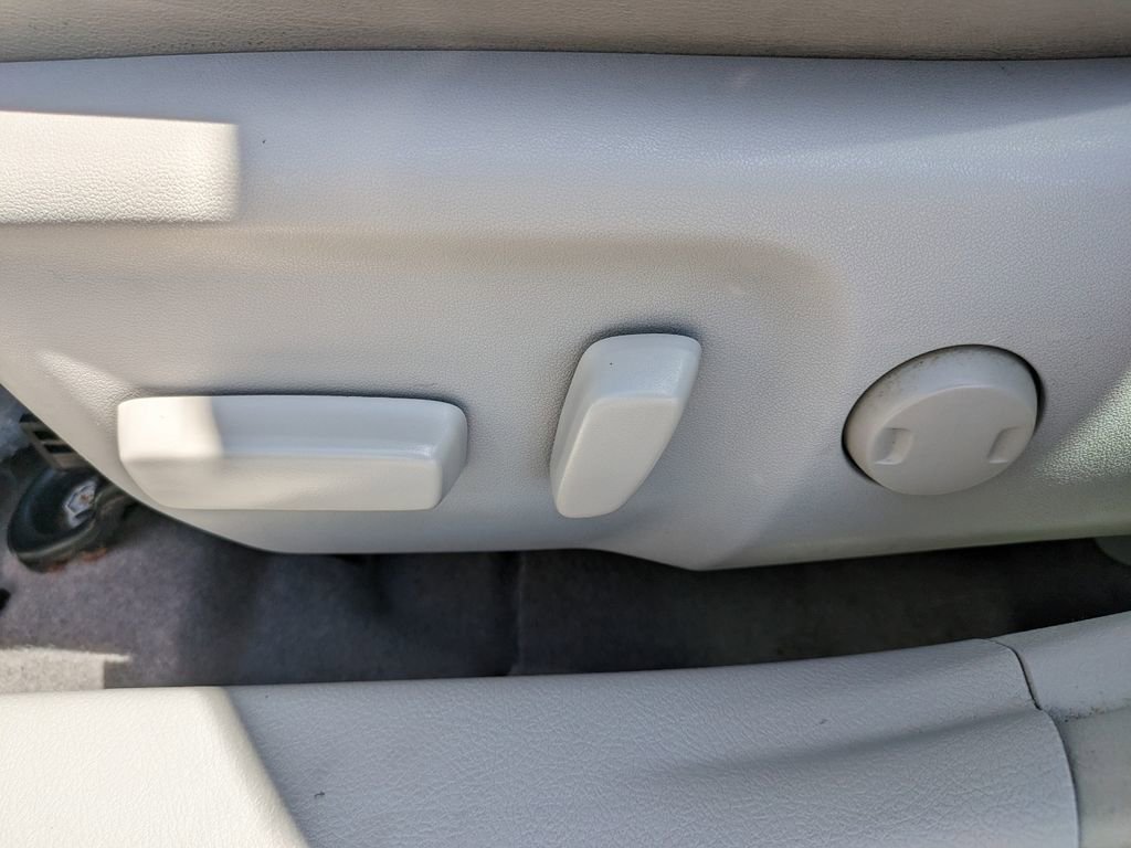 Used 2013 Toyota Camry XLE w/ Leather Pkg image 19