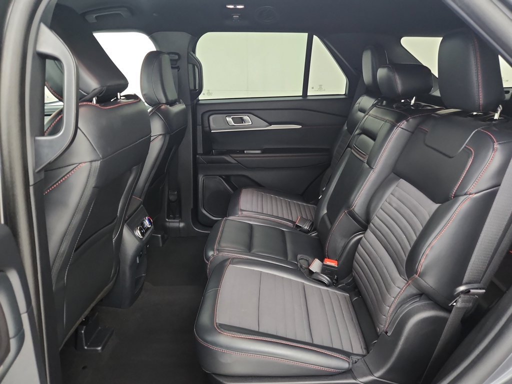 Used 2025 Ford Explorer ST-Line w/ ST-Line Street Pack AWD/4WD image 34