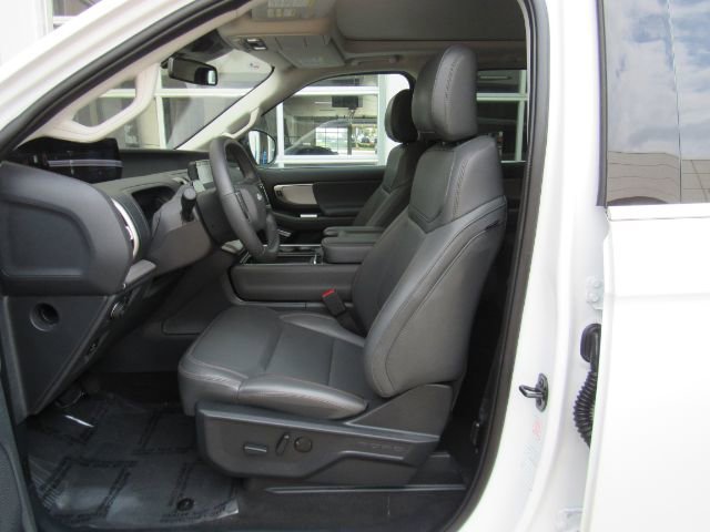 Used 2025 Ford Expedition Active image 16