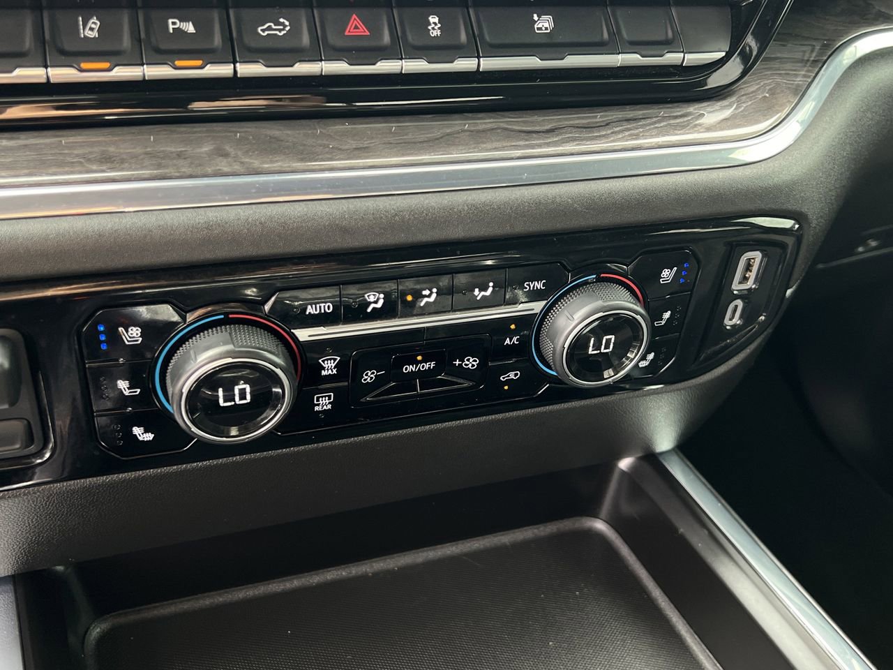 Used 2024 Chevrolet Silverado 2500 LTZ w/ LTZ Plus Package image 21