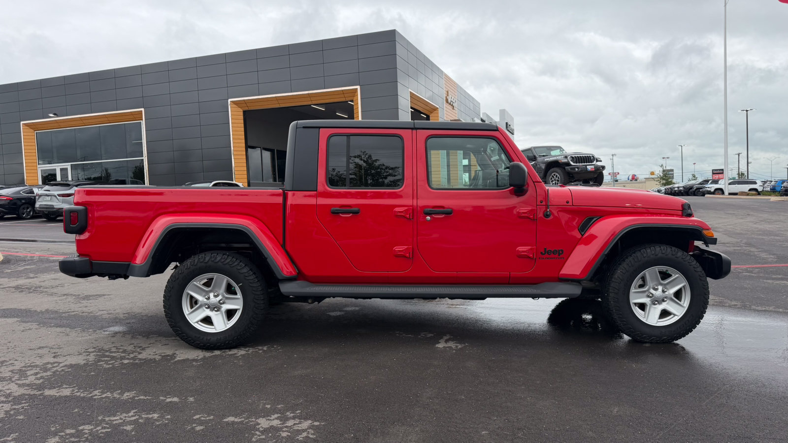 Certified 2021 Jeep Gladiator Sport AWD/4WD image 4