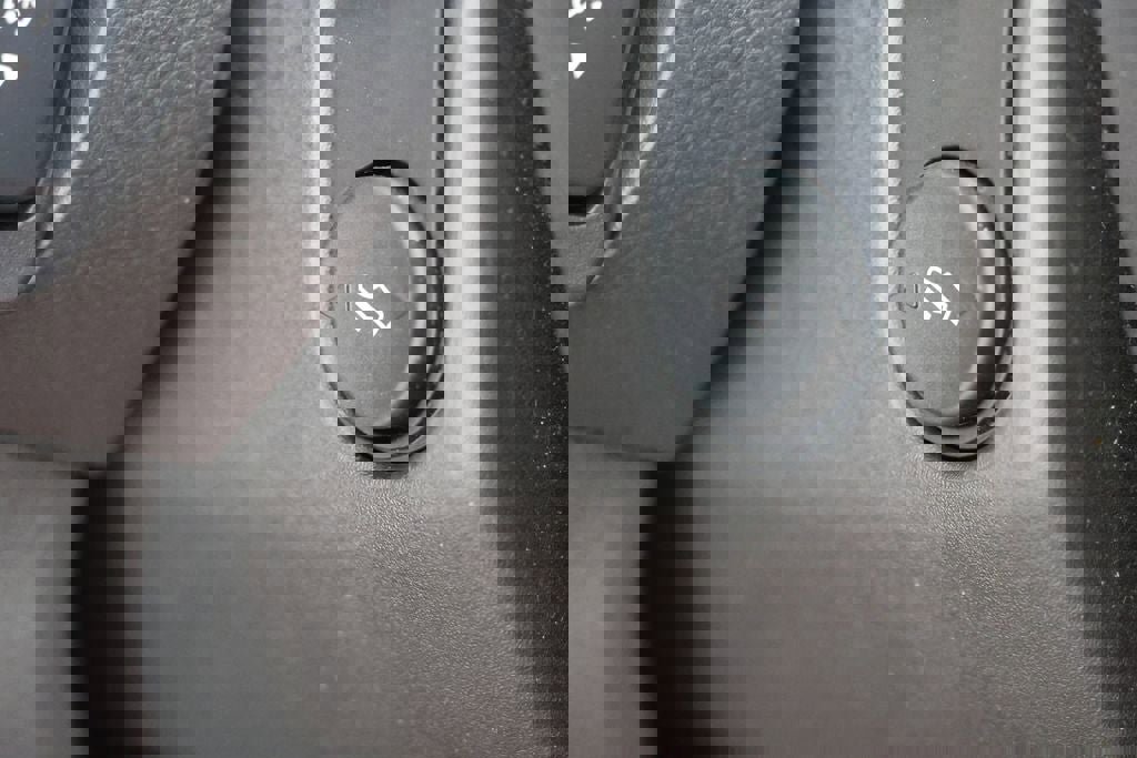 Used 2013 Ford Taurus SEL image 25