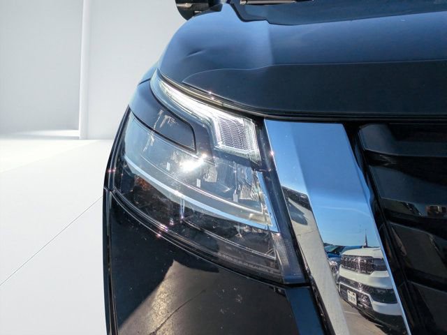 Used 2023 Nissan Pathfinder SL w/ Lighting Package (N92) image 8